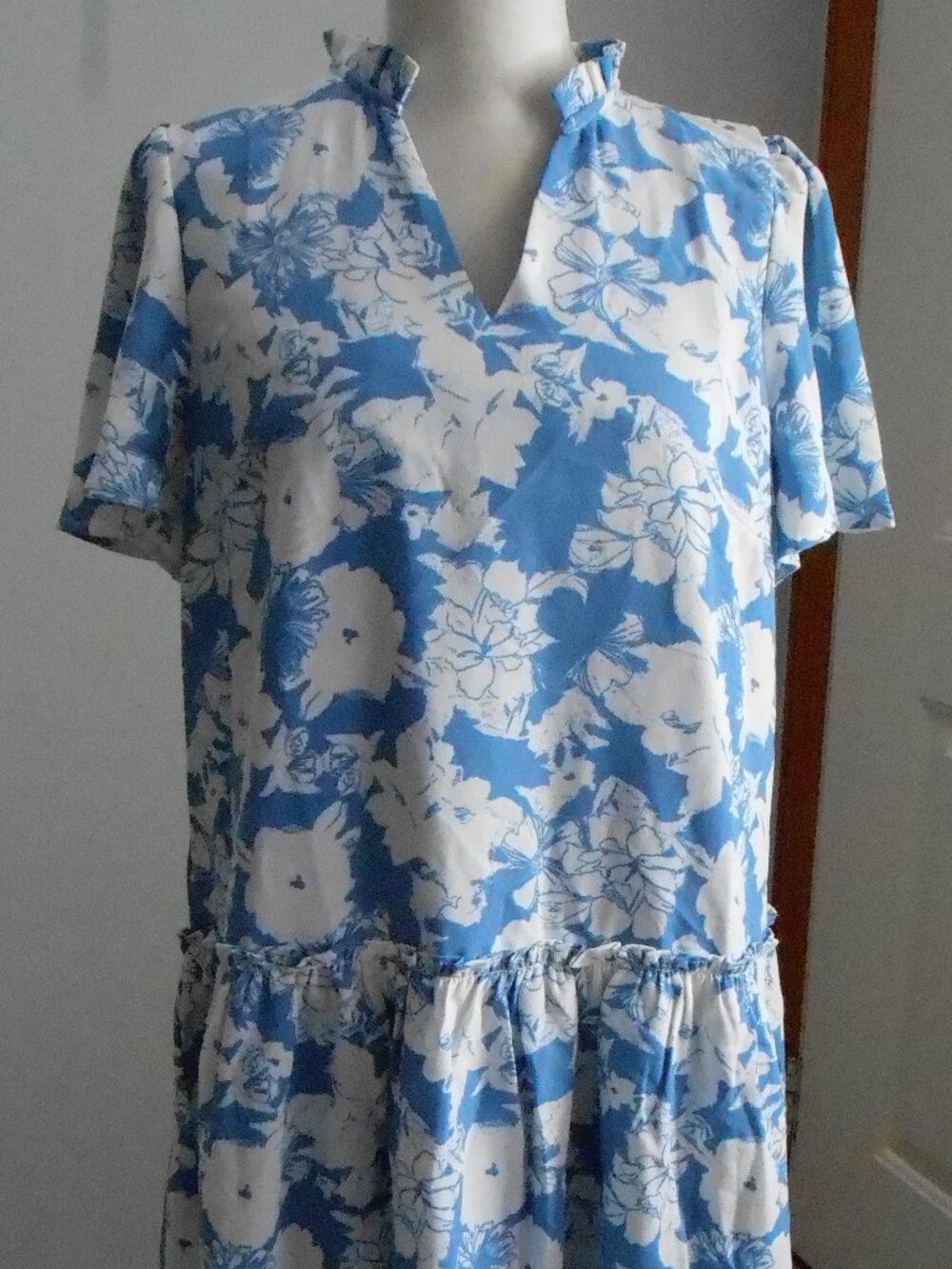 Women's Blue & White Floral Print Ruffled V Neck Drop Waist Lined Dress Size-Med
